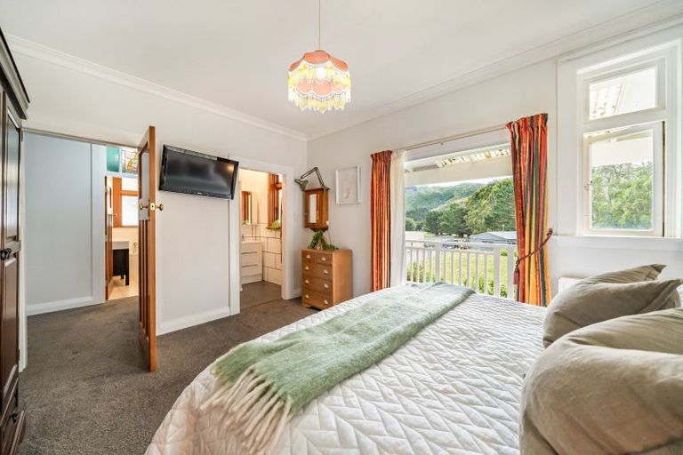 Photo of property in 1090 Coast Road, Wainuiomata Coast, Wainuiomata, 5373