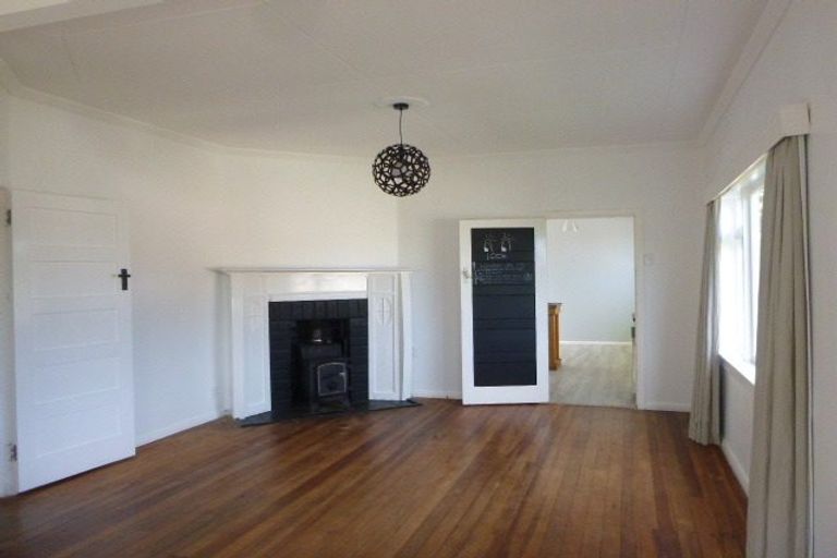 Photo of property in 33 Toi Street, Otaki Beach, Otaki, 5512