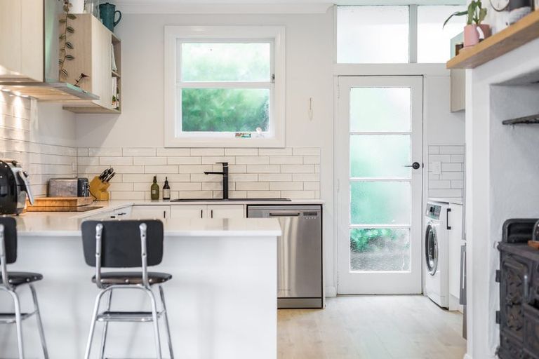 Photo of property in 15 Howard Road, Point Howard, Lower Hutt, 5013