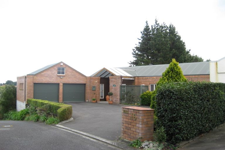 Photo of property in 16 Del Mar Place, Merrilands, New Plymouth, 4312