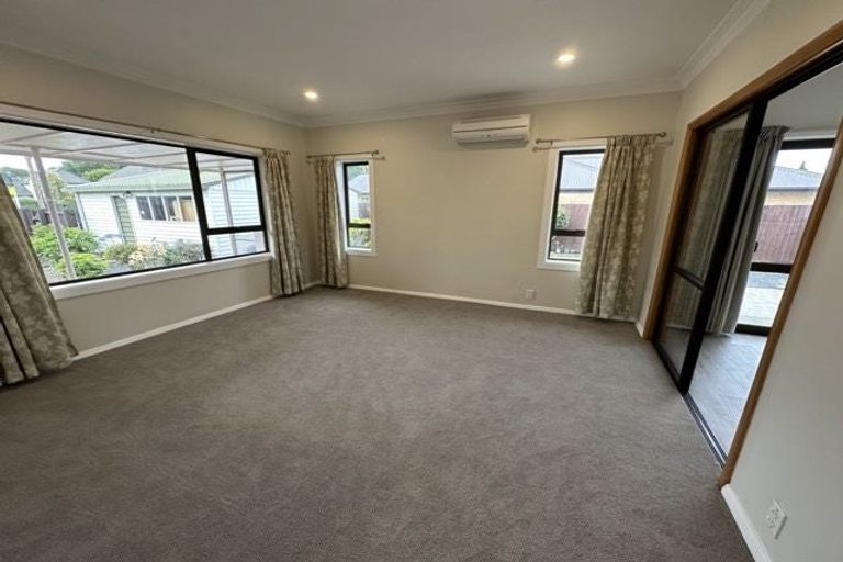 Photo of property in 32 Avonhead Road, Avonhead, Christchurch, 8042