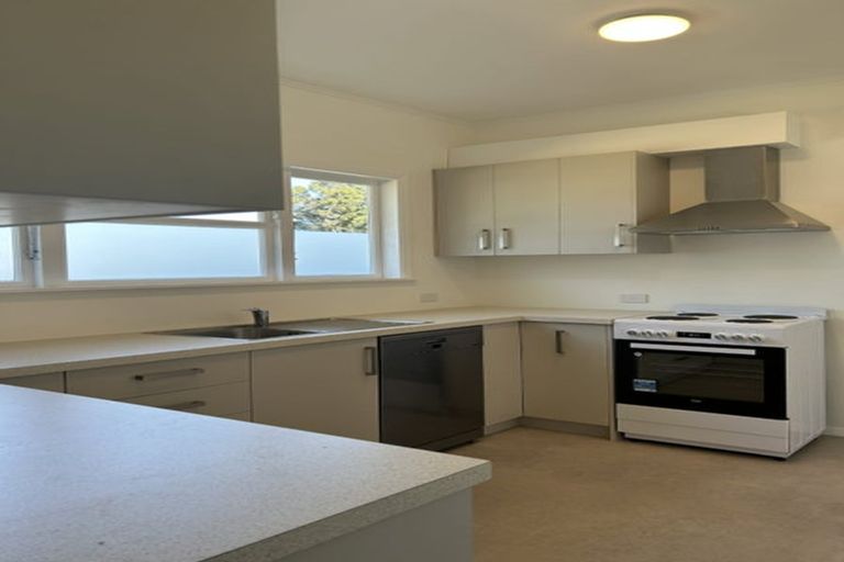 Photo of property in 16 Strathmore Avenue, Strathmore Park, Wellington, 6022