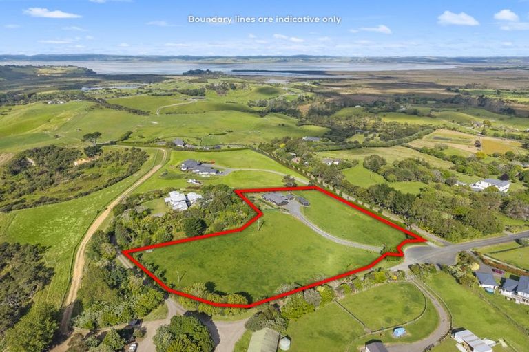 Photo of property in 44b Crosland Road, South Head, 0874