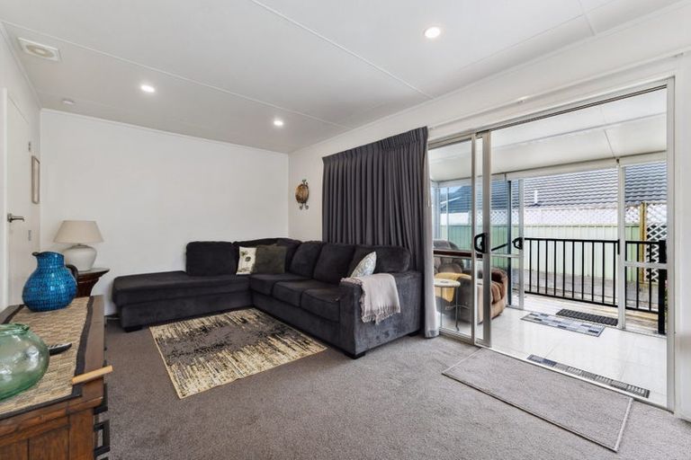 Photo of property in 2/5 Rainsford Street, Moturoa, New Plymouth, 4310