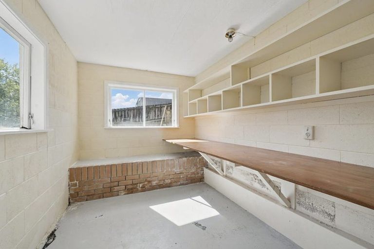 Photo of property in 18 Millbrook Road, Henderson, Auckland, 0612