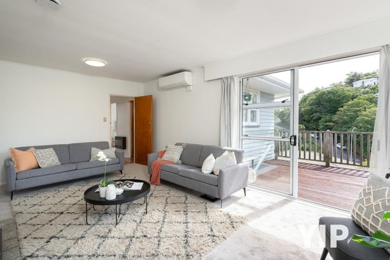 Photo of property in 114 Newlands Road, Newlands, Wellington, 6037