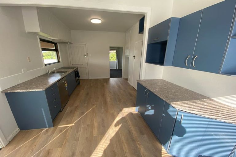 Photo of property in 43 Onewa Road, Northcote, Auckland, 0627