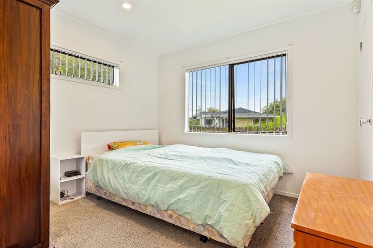 Photo of property in 102 Bruce Mclaren Road, Henderson, Auckland, 0612