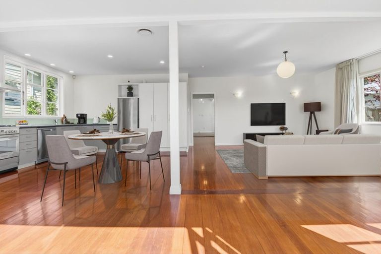 Photo of property in 9b St Michaels Avenue, Point Chevalier, Auckland, 1022