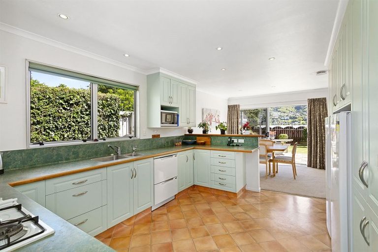 Photo of property in 53 Ranui Terrace, Tawa, Wellington, 5028