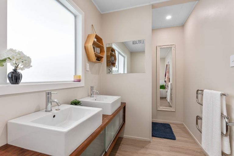 Photo of property in 140 Matai Road, Raumati Beach, Paraparaumu, 5032