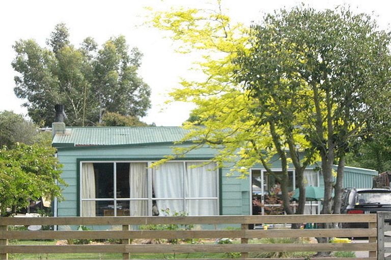 Photo of property in 35 Kings Avenue, Waikuku Beach, 7402