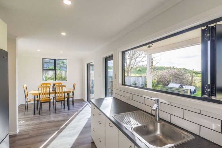 Photo of property in 28 Kaka Road, Raumati Beach, Paraparaumu, 5032