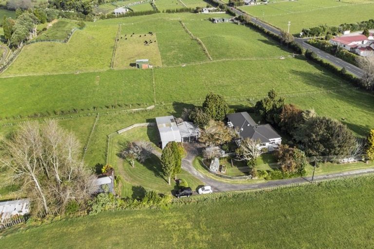 Photo of property in 41 Mountain Road, Sentry Hill, New Plymouth, 4373