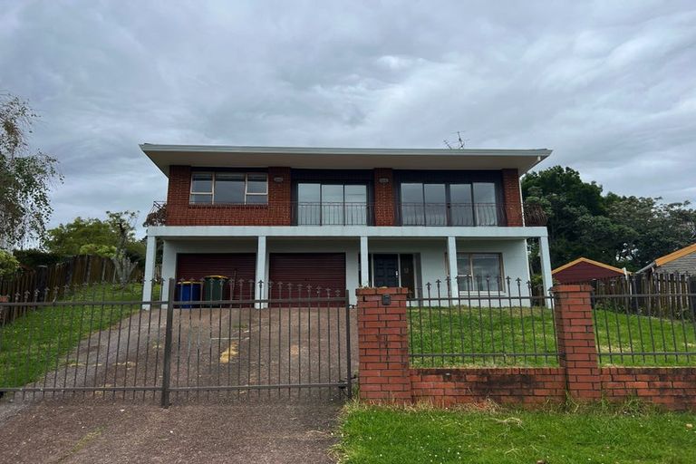 Photo of property in 12 Flagstaff Place, Massey, Auckland, 0614