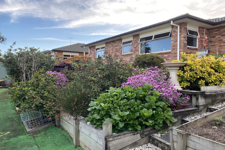 Photo of property in 19 Chesterfield Way, Orewa, 0931