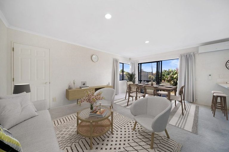 Photo of property in 170 Botany Road, Botany Downs, Auckland, 2010