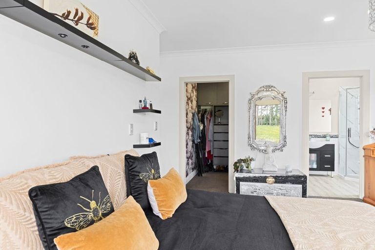 Photo of property in 32 Arthur Road, Paraite, New Plymouth, 4373