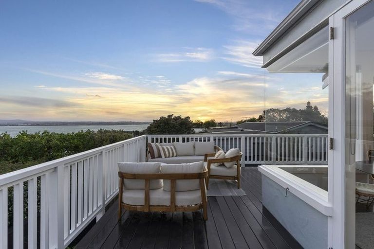 Photo of property in 120 Island Bay Road, Beach Haven, Auckland, 0626