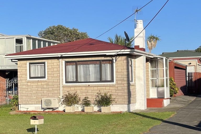 Photo of property in 7 Tiki Street, New Lynn, Auckland, 0600