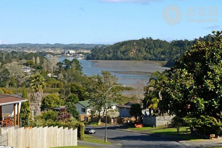 Photo of property in 39 Pemberton Avenue, Bayview, Auckland, 0629