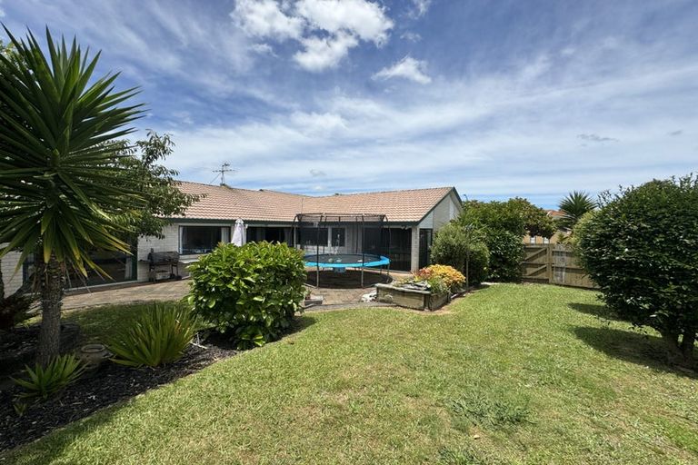 Photo of property in 3 West Fairway, Golflands, Auckland, 2013