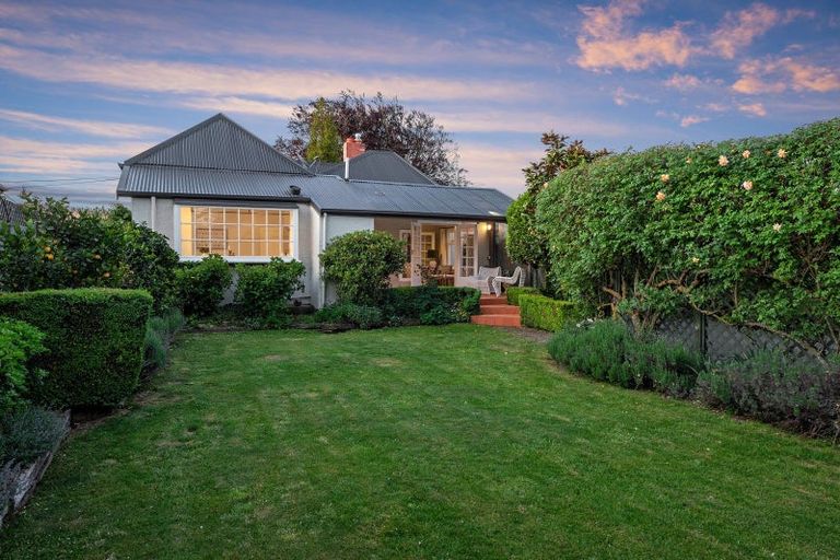 Photo of property in 14 Weston Road, St Albans, Christchurch, 8052