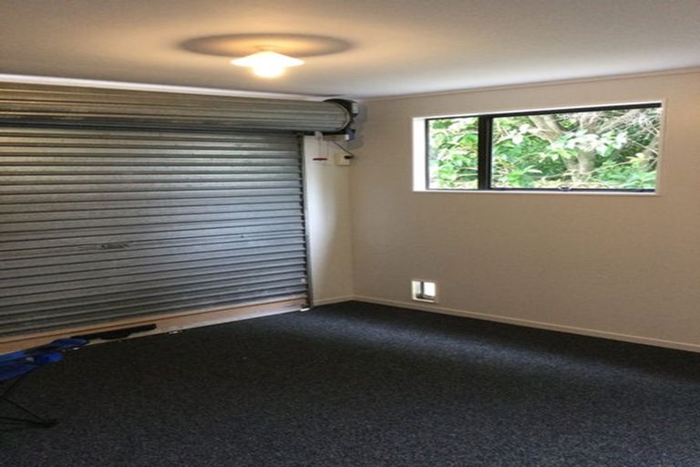 Photo of property in 1/7 Vardon Road, Green Bay, Auckland, 0604