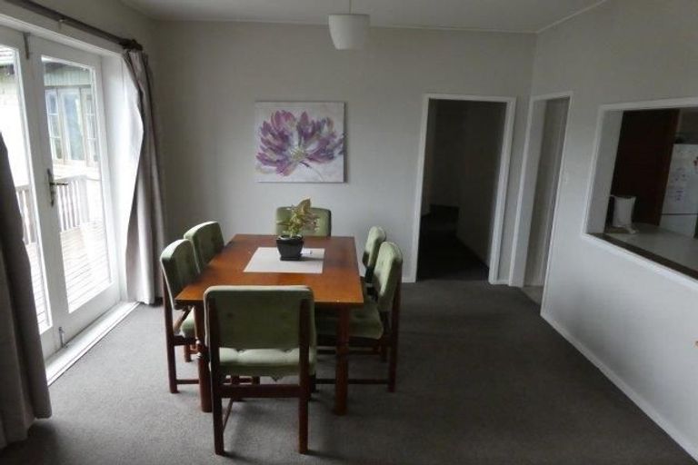 Photo of property in 11 Wynyard Crescent, Fernhill, Queenstown, 9300