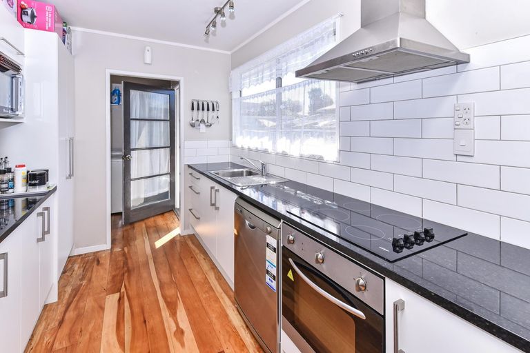 Photo of property in 14 Astor Place, Manurewa, Auckland, 2102