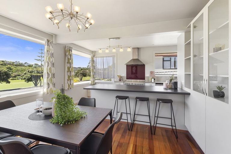 Photo of property in 130 Main Road, Titahi Bay, Porirua, 5022