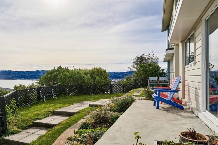 Photo of property in 8a Nikau Road, Point Howard, Lower Hutt, 5013