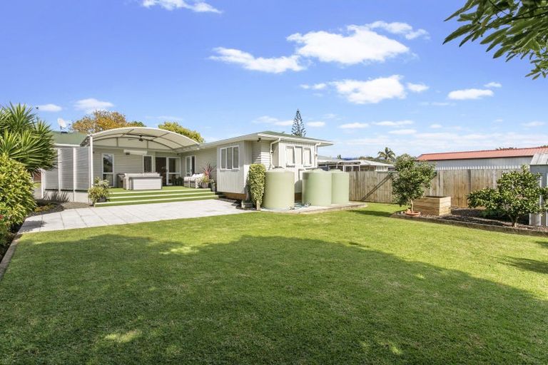 Photo of property in 3 Muir Avenue, Mangere Bridge, Auckland, 2022