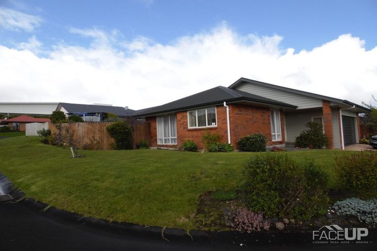 Photo of property in 72 Kingdale Road, Henderson, Auckland, 0610
