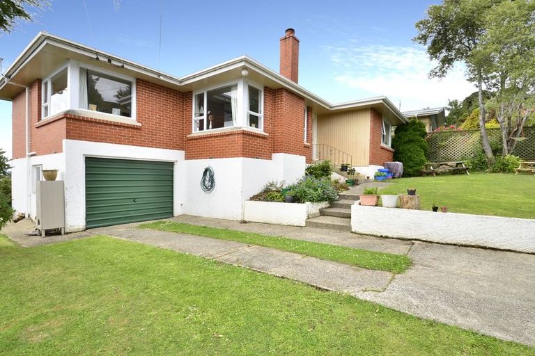 Photo of property in 9 Larkins Street, Helensburgh, Dunedin, 9010