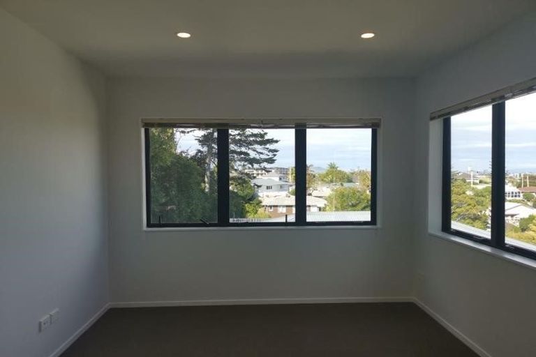 Photo of property in 13c Orton Street, Glenfield, Auckland, 0627