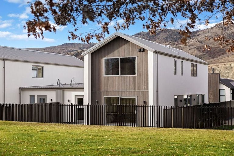 Photo of property in 30 Woods Crescent, Cromwell, 9310