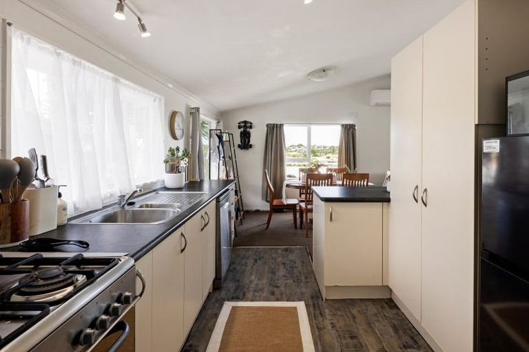 Photo of property in 28 Rothesay Place, Dinsdale, Hamilton, 3204