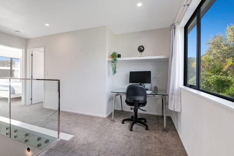 Photo of property in 4 William Bayes Place, Red Beach, 0932