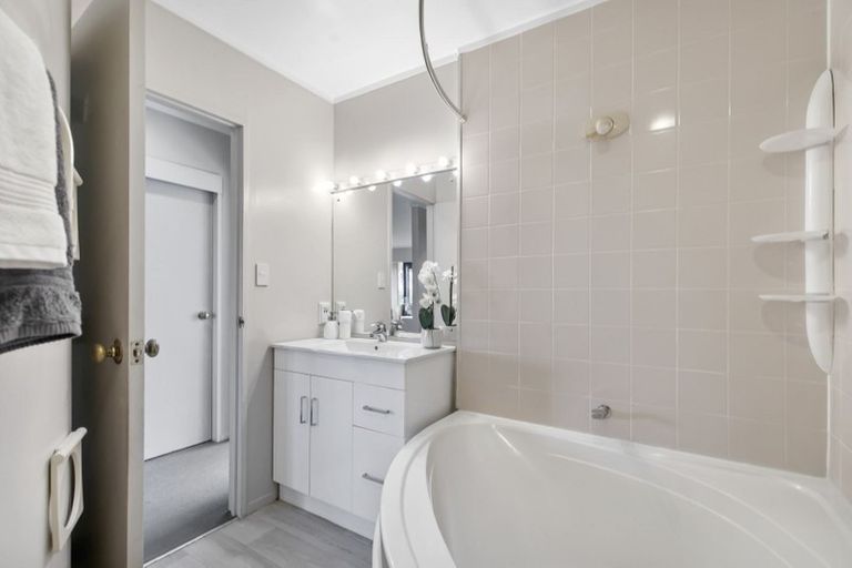 Photo of property in 4/8 City View Terrace, Birkenhead, Auckland, 0626