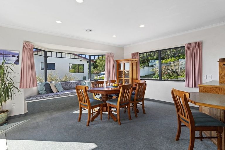 Photo of property in 28 Margaret Drive, Omokoroa, 3114