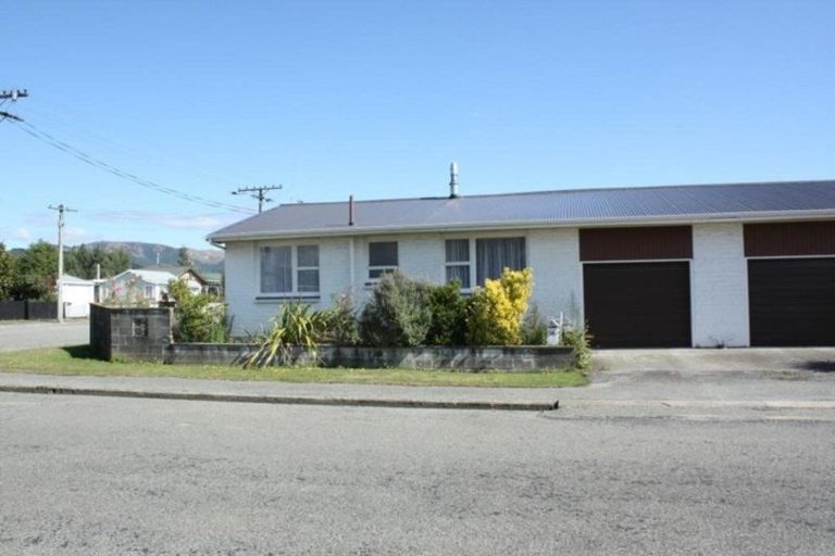 Photo of property in 16 Opie Street, Waimate, 7924