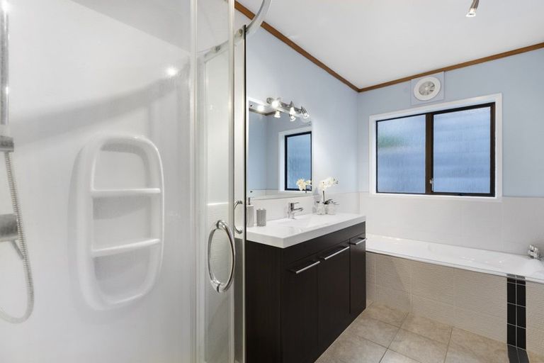 Photo of property in 93a Beach Road, Mellons Bay, Auckland, 2014