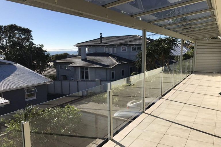 Photo of property in 1/28 Rangitoto Terrace, Milford, Auckland, 0620