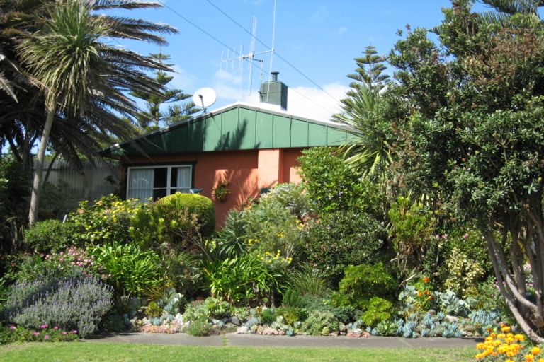 Photo of property in 52 Rangiora Street, Castlecliff, Whanganui, 4501