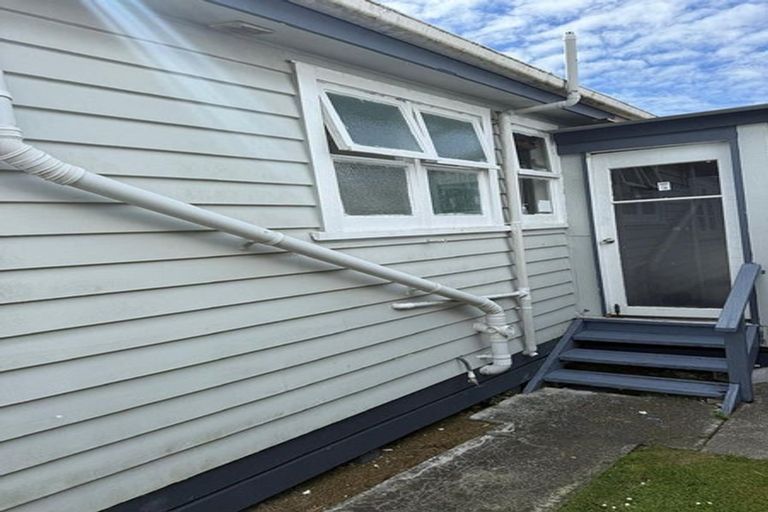 Photo of property in 2/18 Tahi Terrace, Glen Eden, Auckland, 0602