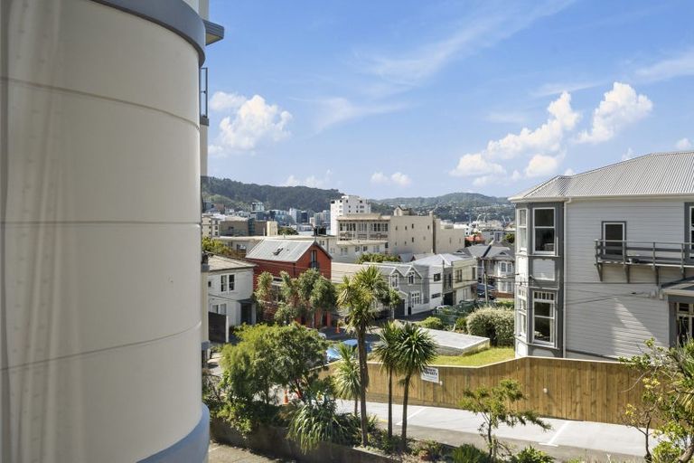 Photo of property in Owd Trafford Flats, 17 Brougham Street, Mount Victoria, Wellington, 6011