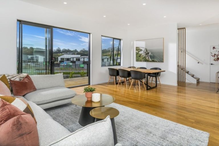 Photo of property in 64 Ashley Avenue, Long Bay, Auckland, 0630