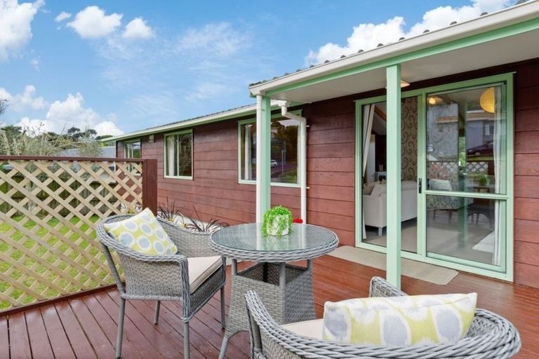 Photo of property in 1/4 Fernlea Rise, Bayview, Auckland, 0629