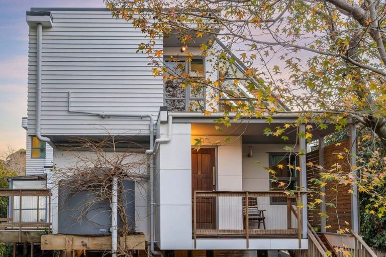 Photo of property in 21a Lyons Avenue, Murrays Bay, Auckland, 0630